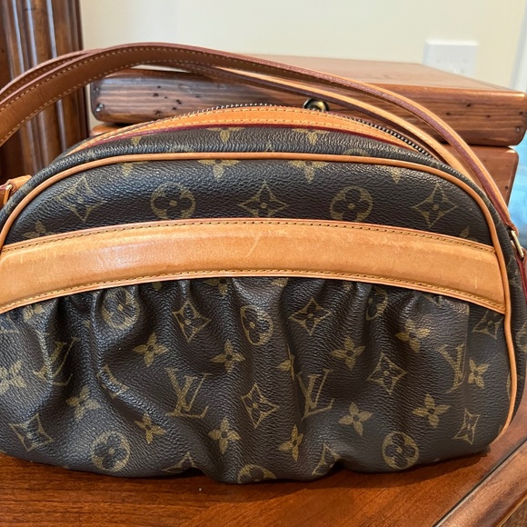 Louis Vuitton Vintage Monogram Canvas Klara Shoulder Bag - Picture 1 of 5